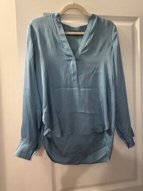 Vince Camuto Light Blue Satin V-Neck Blouse Long Sleeve Flowy Workwear Top